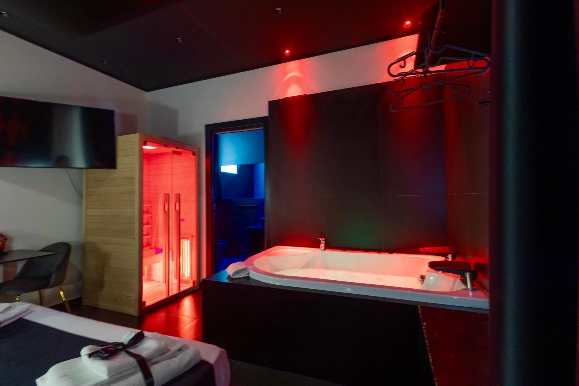 Maximum Hub Suite&Spa Palermo Bagian luar foto